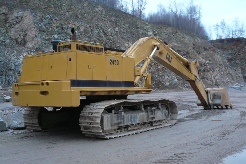 Caterpillar 245D - ... - Steinbruch Markersdorf - 2011-12-29 (1).jpg