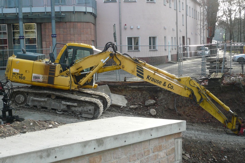 Komatsu PC160 - Krause & Co. Hoch-, Tief- und Anlagenbau GmbH - Hartmannbrücke Hartmannstr. in Chemnitz - 2011-12-31 (1).jpg