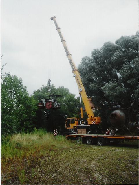 Walze wird herausgehoben 2.jpg Walze wird herausgehoben 2.jpg