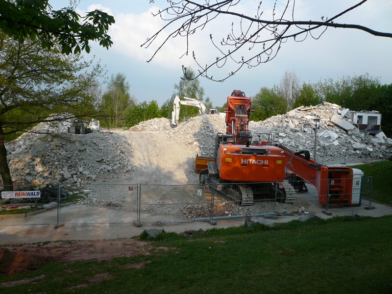 Hitachi ZAXIS ZX670 LC - Kiesel GmbH - Max-Türpe-Str. in Chemnitz - 2011-04-29 (13).jpg