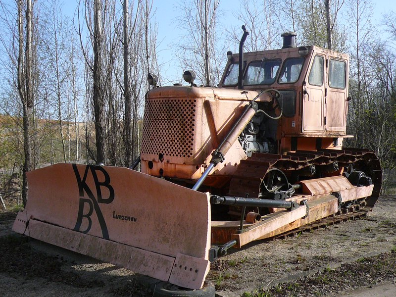 Planierraupe - Kies, Beton, Baustoffe Dieter und Gerhard Bergmann GmbH - Tagebau Dittmannsdorf - 2011-04-10 (1).jpg