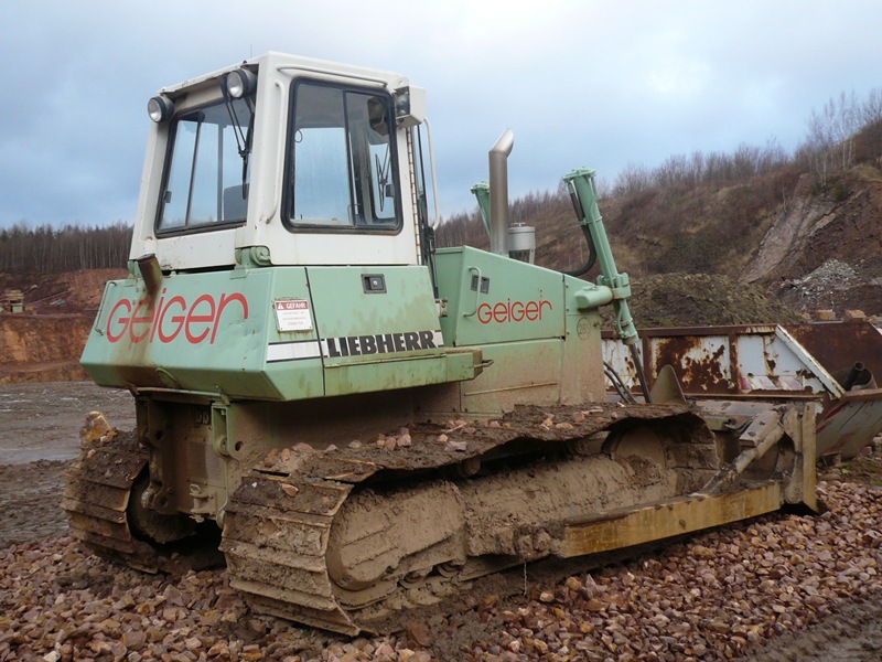 Liebherr PR712 M - Wilhelm Geiger GmbH & Co. KG - Steinbruch Leukersdorf - 2011-12-18 (5).jpg