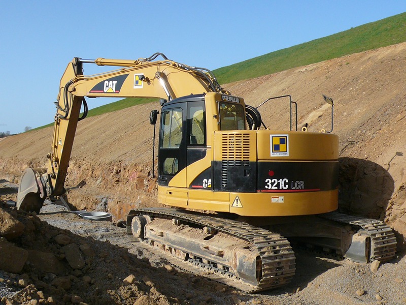 Caterpillar 321C LCR - HEILIT+WOERNER Bau GmbH - Autobahnbau A72 bei Penig - 2011-04-10 (1).jpg