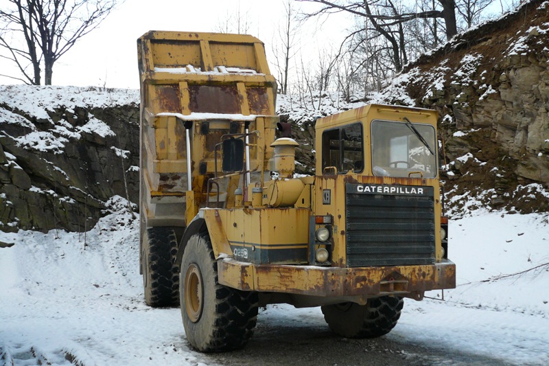 Caterpillar D25C - Hartsteinwerk Stottmeier GmbH - Hartsteinwerk Leubsdorf - 2012-01-15 (3).jpg