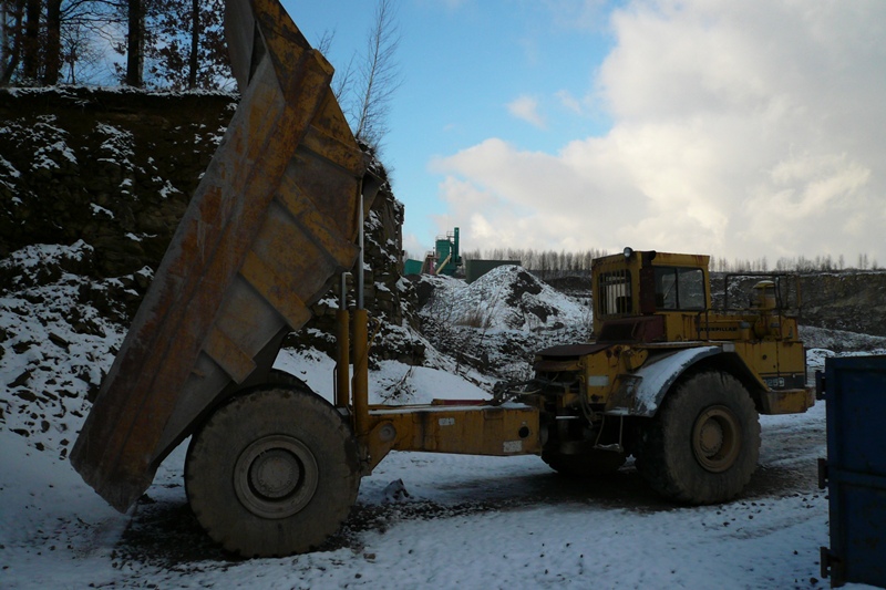 Caterpillar D25C - Hartsteinwerk Stottmeier GmbH - Hartsteinwerk Leubsdorf - 2012-01-15 (5).jpg