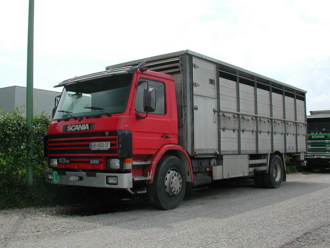 Scania 133M.320 Viehtransporter GR650CF.jpg