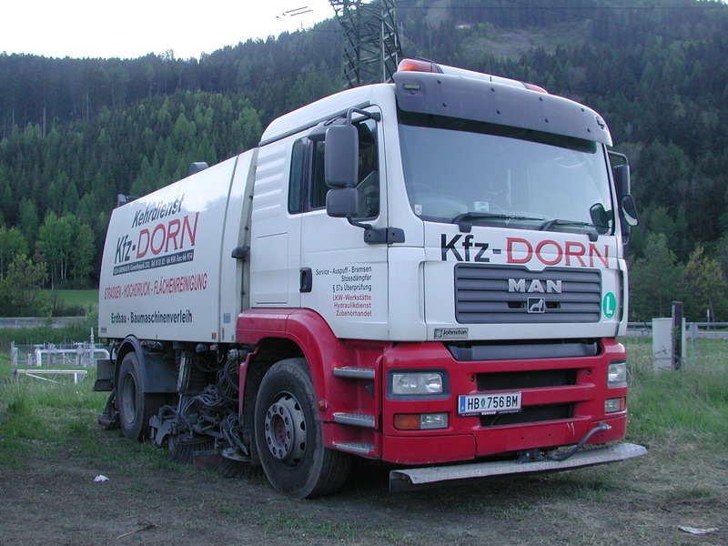 MAN TGA Kehrmaschine Dorn HB756BM.jpg