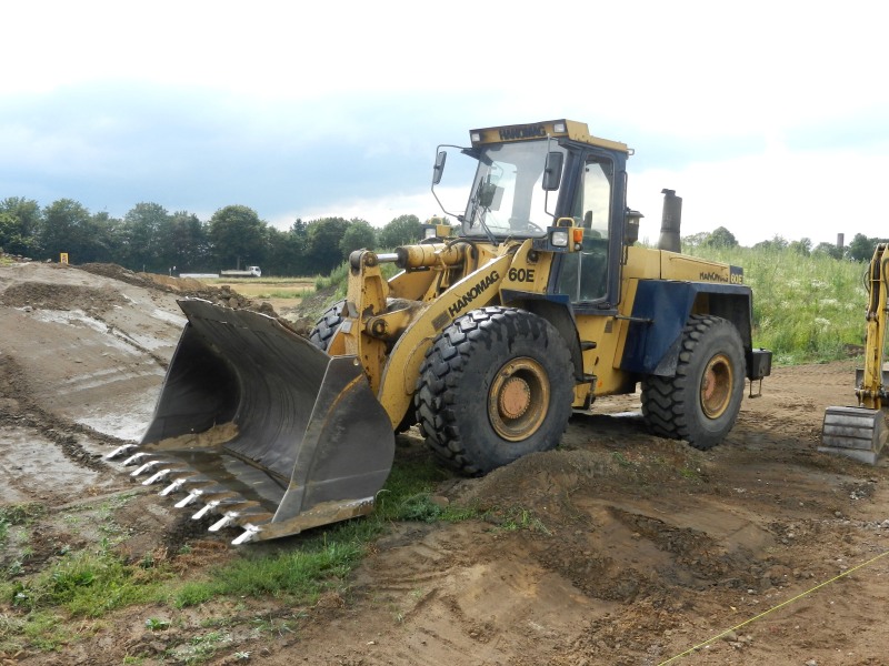 hanomag 80 e la culturista muscolosa esperta in spostamento colline Attachment