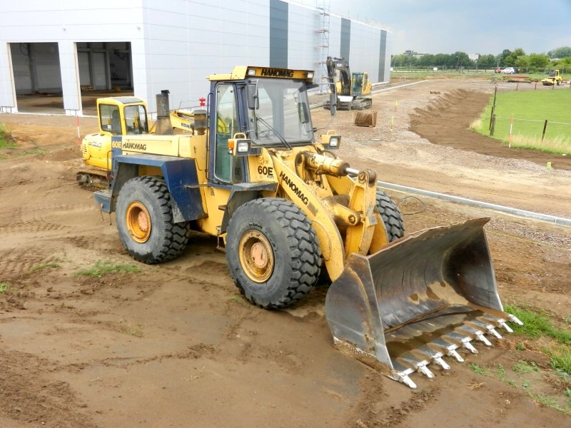 hanomag 80 e la culturista muscolosa esperta in spostamento colline Attachment