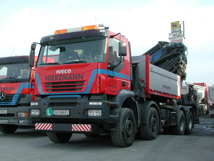 Iveco Stralis Kipper mit schwerem Kran Hierzmann GU988FI 1.jpg