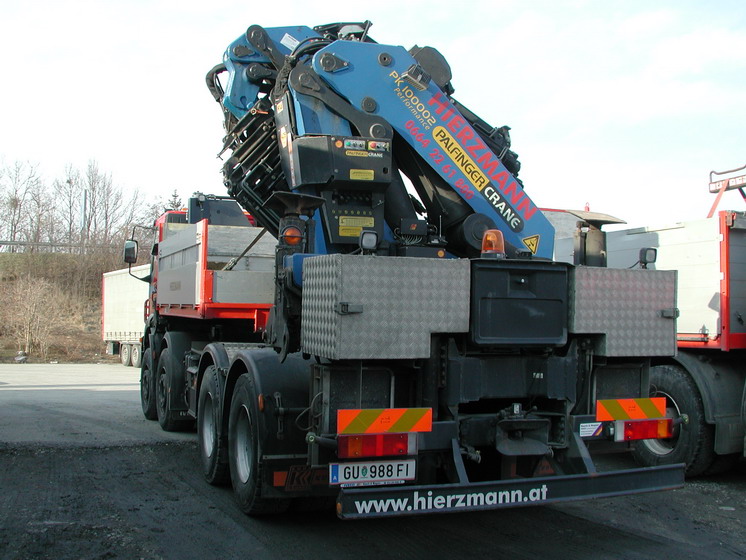 Iveco Stralis Kipper mit schwerem Kran Hierzmann GU988FI 2.jpg