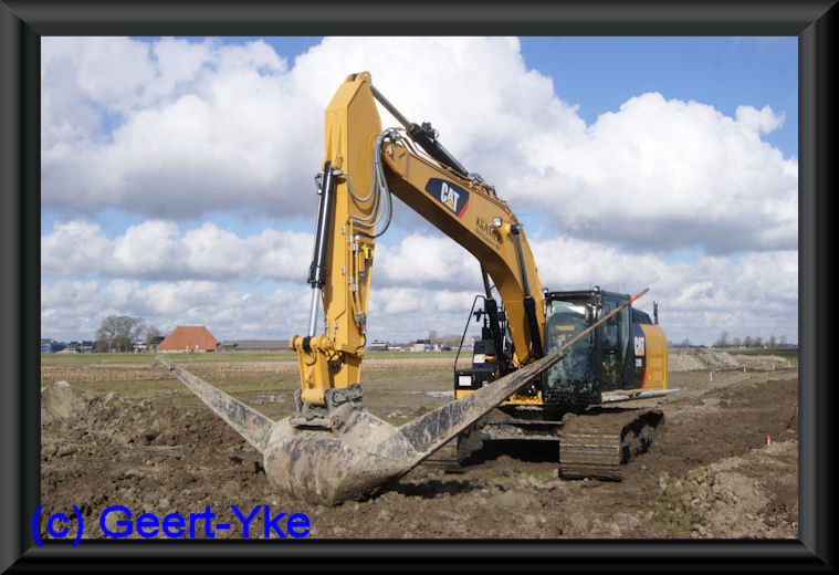 cat 329e.jpg