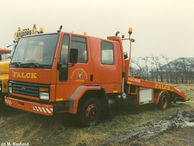  Ford-Cargo-Doka-Abschleppwagen-Falck-(Na
uland).jpg