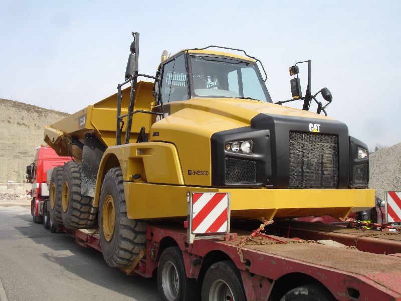 Cat 735B (1).jpg