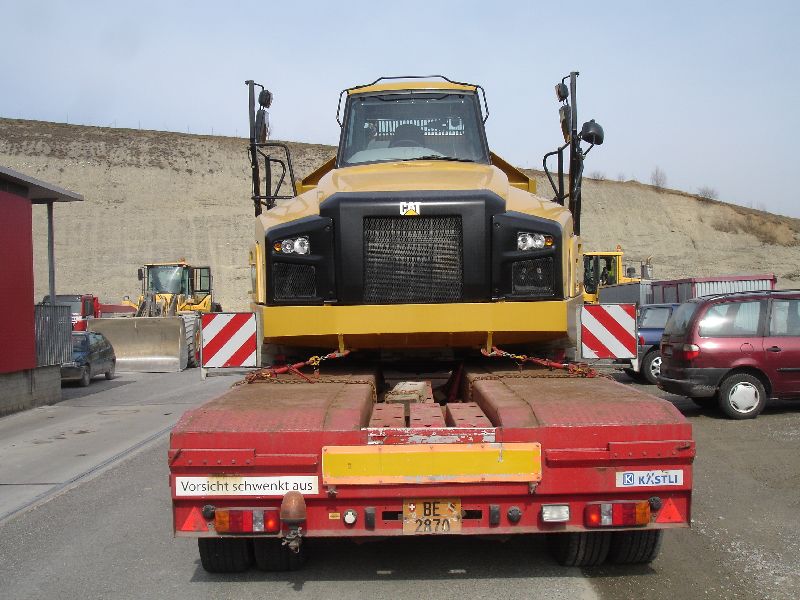 Cat 735B (3).jpg