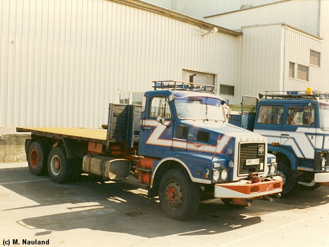  Volvo-N1225-Hauber-blau-rot-weiss-(Naula
nd).jpg