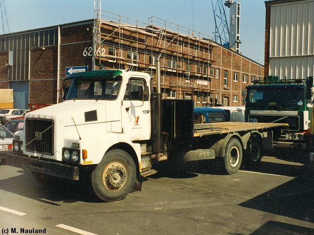 Volvo-N10-Hauber-weiss-(Nauland).jpg