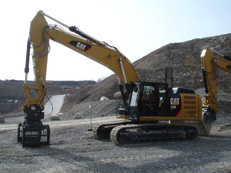 Cat 329 E (2).jpg