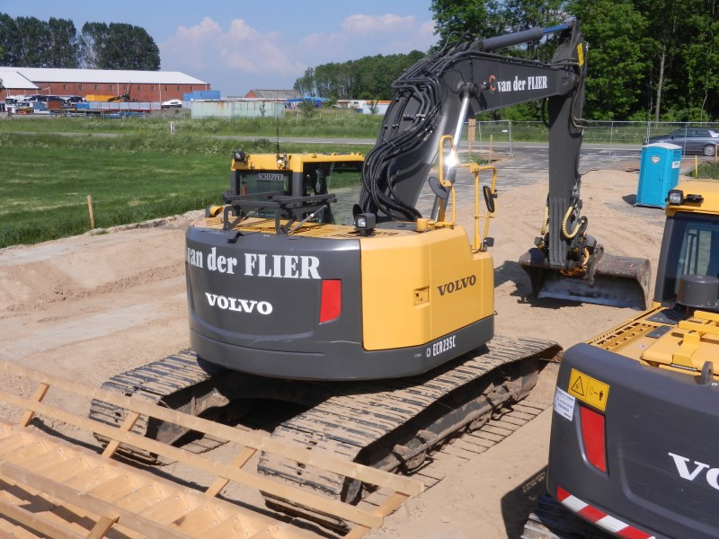 Flier ECR 235 C (3).jpg