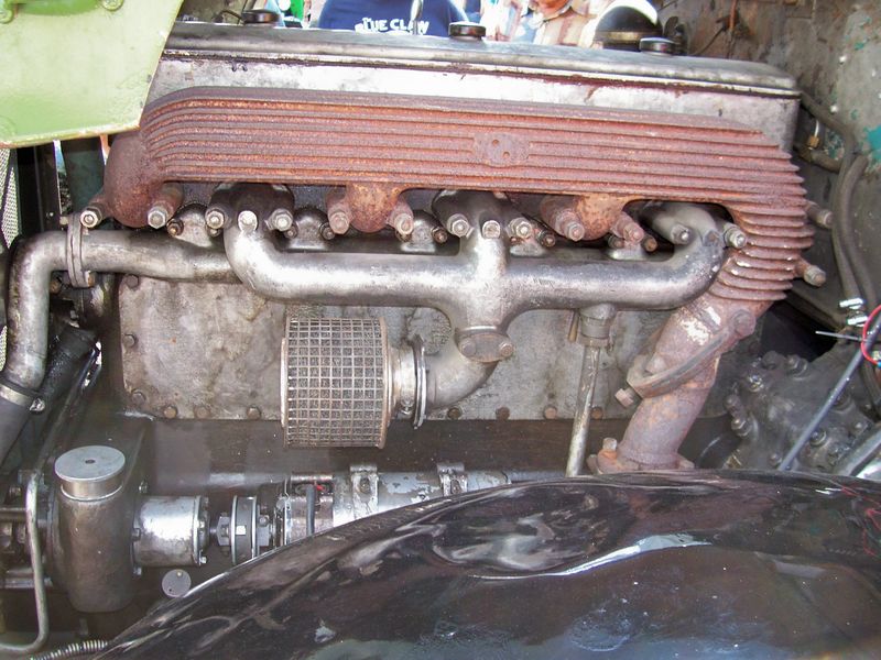 100_2416busmotor.jpg