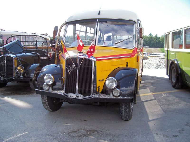 100_2417bus.jpg