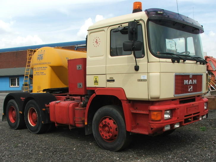 MAN F90 33.502 Longuet.jpg