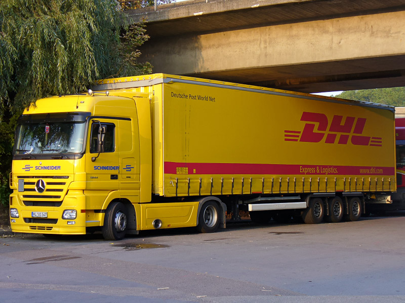 MB Actros MP2 1844 LH Mega-EUGPSZ  Schneider  DHL.jpg