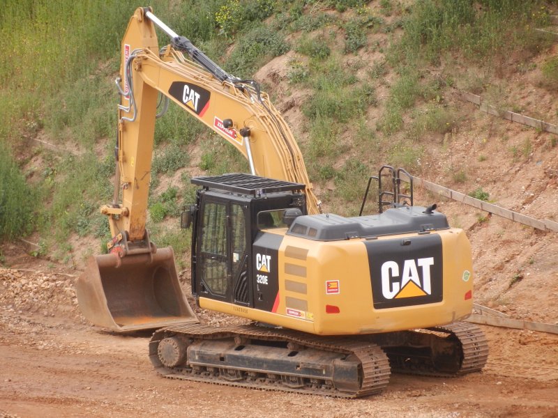 Cat 320 E (1).jpg