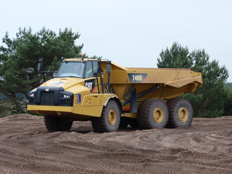 CAT 740 B (1).jpg