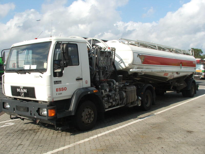 Esso-Flugtanker MAN 14-240DSC00156 (2).jpg