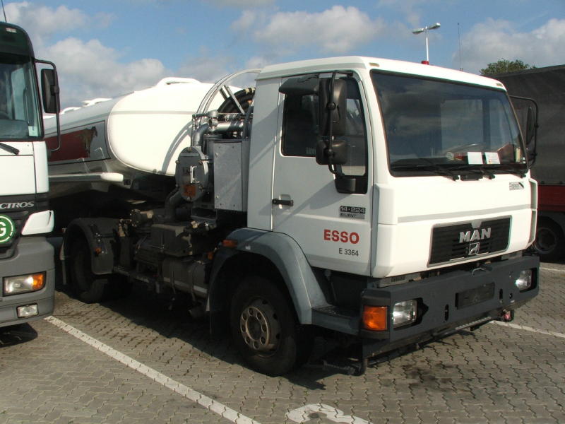 Esso-Flugtanker MAN 14-240DSC00158 (2).jpg