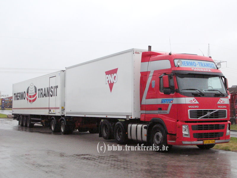 Thermo Transit Volvo FH12neu  B-Double KüKo-SZ.jpg