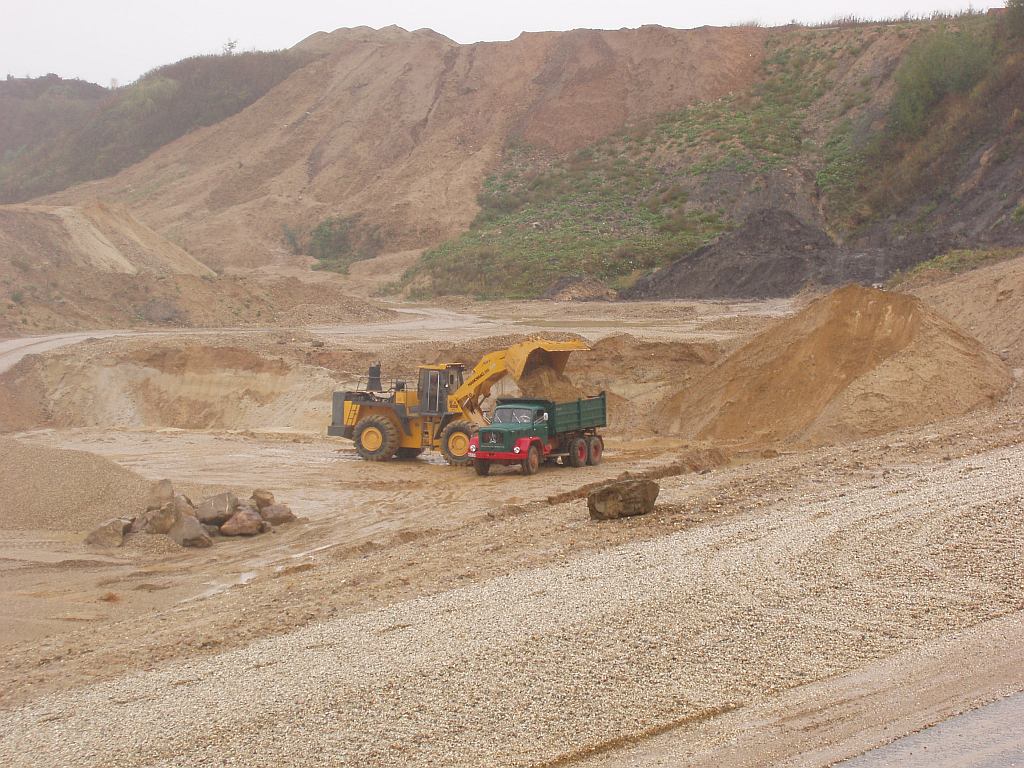 hanomag 80 e la culturista muscolosa esperta in spostamento colline Attachment