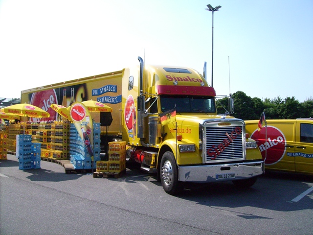 Sinalco-Freightliner bei Plaza.jpg