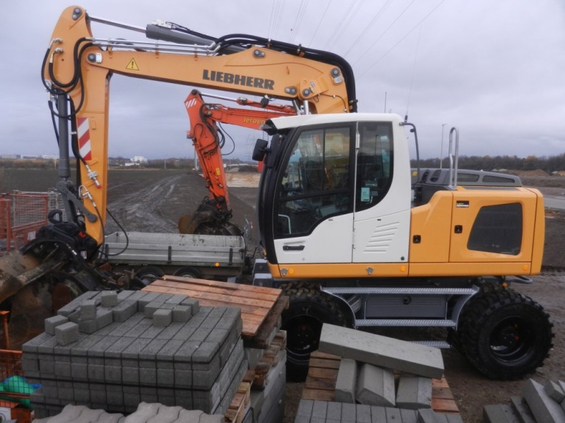 Liebherr A 914 (5).jpg