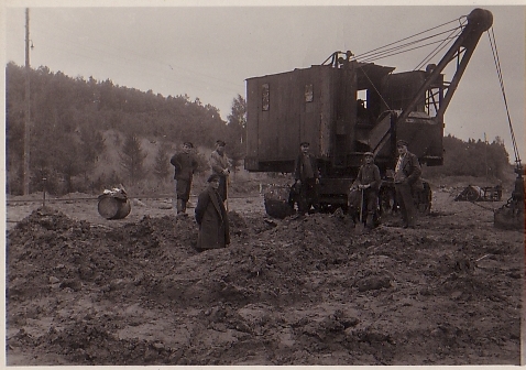 Scan10030-crop bagger 2.jpg