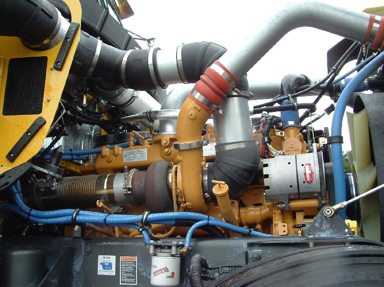 W900 Motor offen rechts vorne unten.jpg