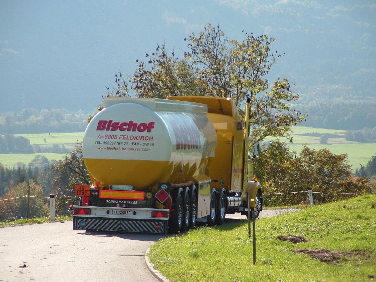 Düns, Tank, Talfahrt hinten rechts, nah.jpg