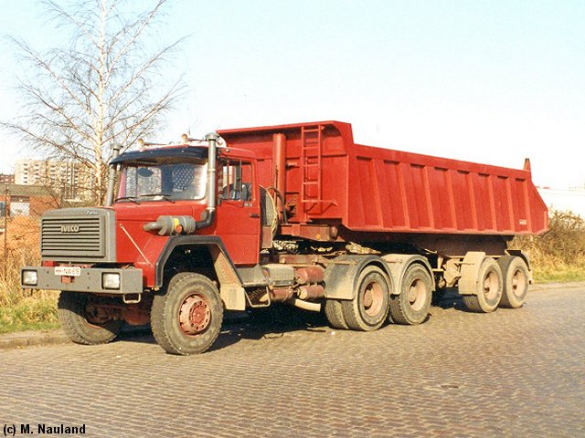 Iveco-19036-Hauber-KISZ-rot-(MN).jpg