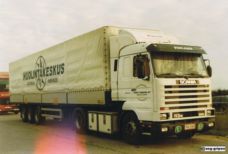 SF Huolin Vuorinen Scania 113 SL.jpg