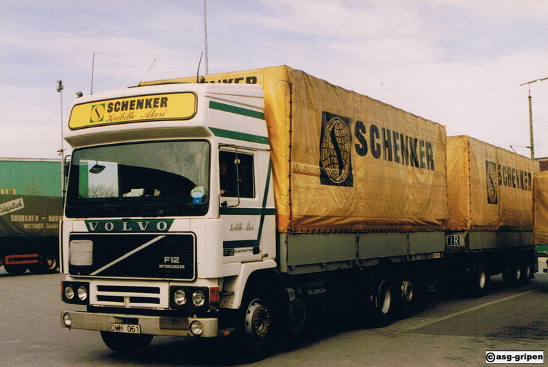 S Schenker Volvo F 12 ET.jpg