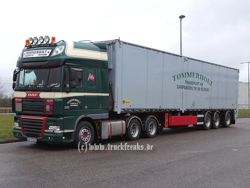 Tömmerholt Daf XF105 Schubboden-SZ.jpg