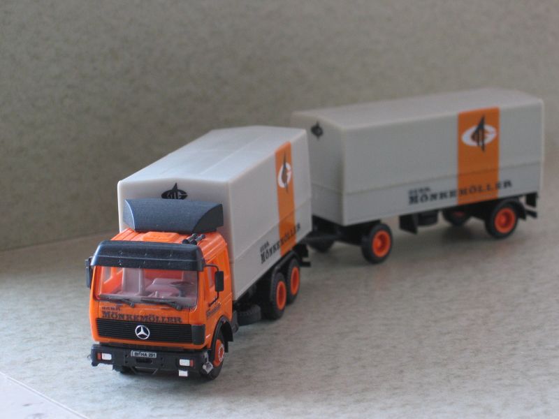MB 2233 hz Mönck.jpg