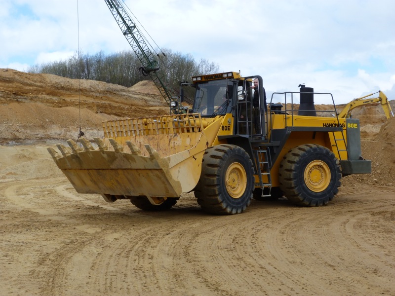 hanomag 80 e la culturista muscolosa esperta in spostamento colline Attachment