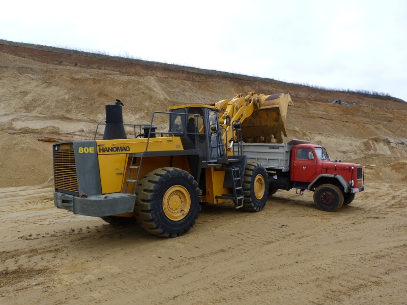 hanomag 80 e la culturista muscolosa esperta in spostamento colline Attachment