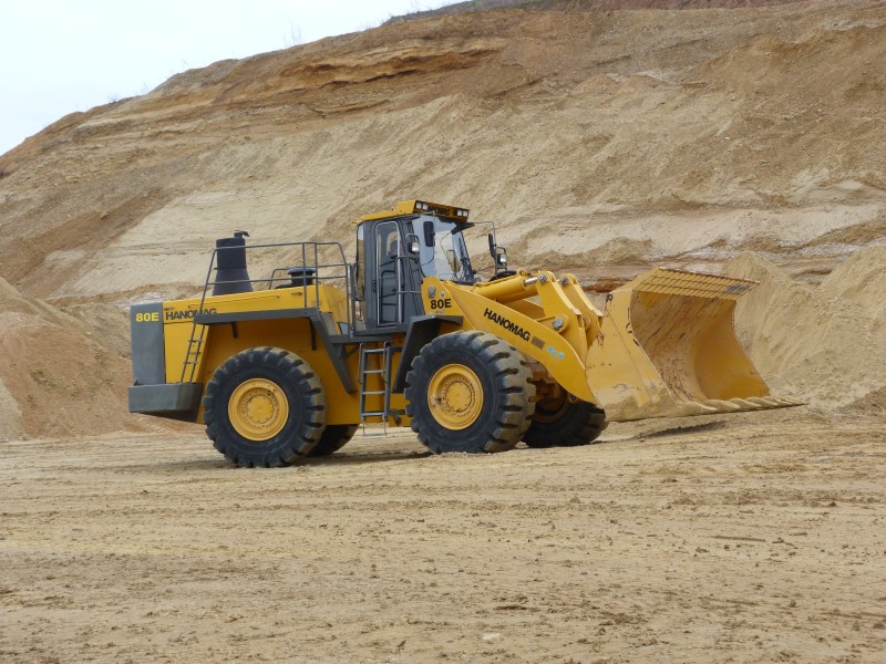 hanomag 80 e la culturista muscolosa esperta in spostamento colline Attachment