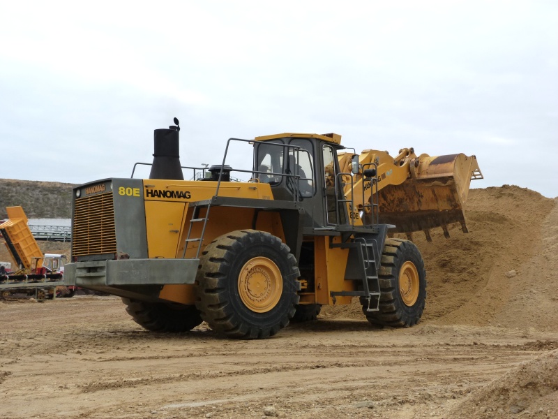 hanomag 80 e la culturista muscolosa esperta in spostamento colline Attachment