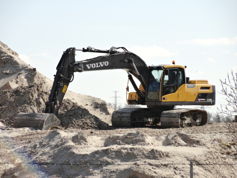 Volvo EC 220 D (3).jpg