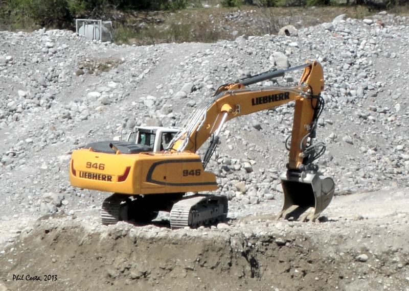 Liebherr_R946_1.jpg