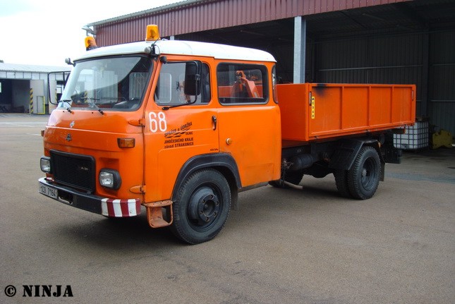 Avia_A31_Double_Cab_4x2_JNK_01.jpg